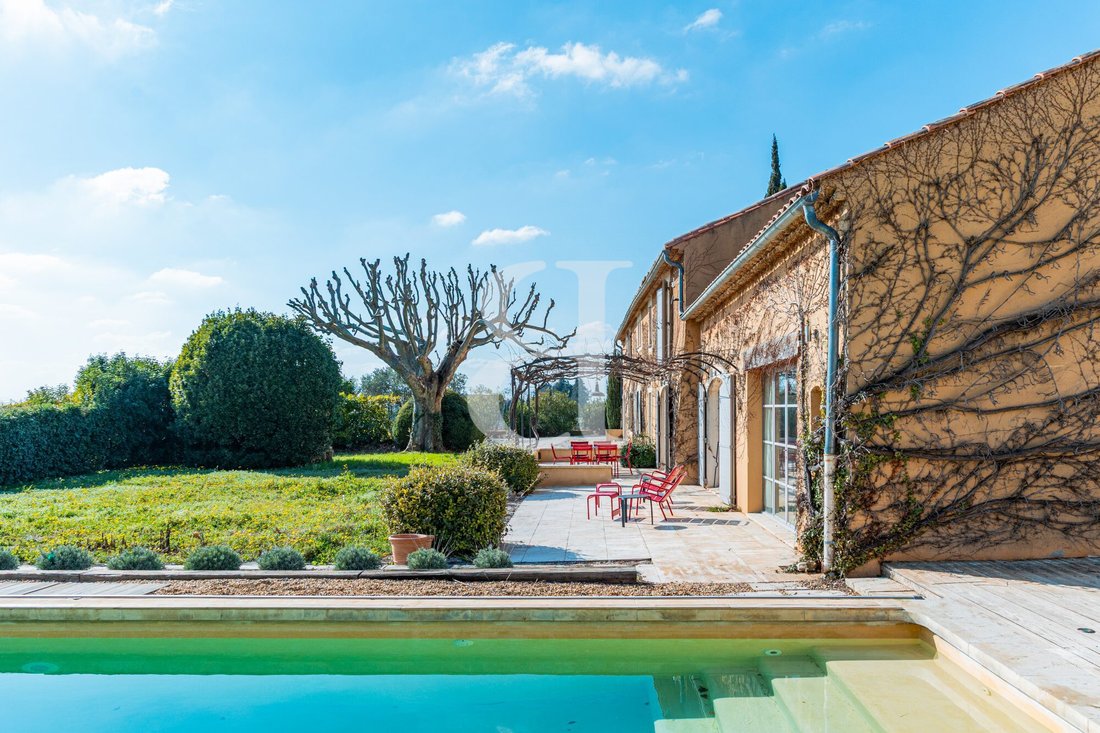 Country House in Violes, Provence-Alpes-Côte d'Azur, France 2 - 17378023