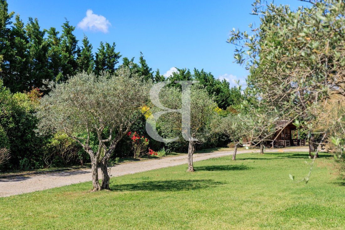 Villa in Ouest, Monteux, France 4 - 16838246