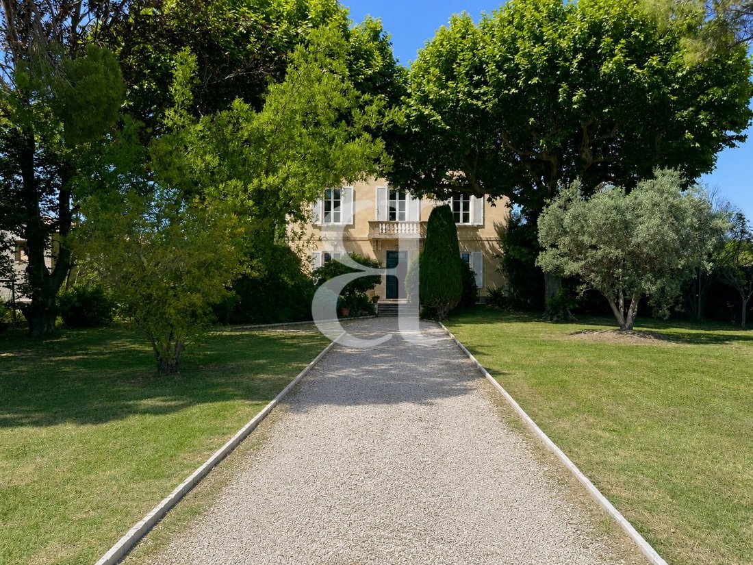 Villa in Graveson, Provence-Alpes-Côte d'Azur, France 1 - 18390032
