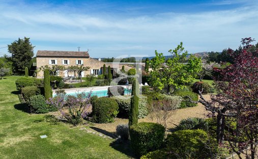 Country House in Nevons-route d'Apt, L'Isle-sur-la-Sorgue, France 1