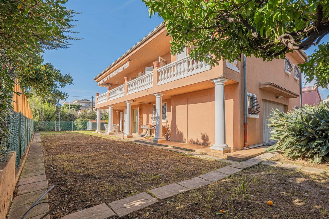 House in Saint-Laurent-du-Var, Provence-Alpes-Côte d'Azur, France 3 - 18389774