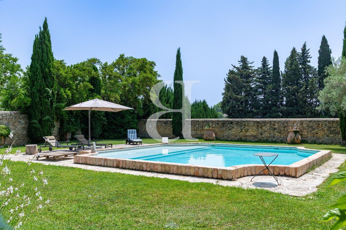 Country House in Orange, Provence-Alpes-Côte d'Azur, France 2 - 16838208