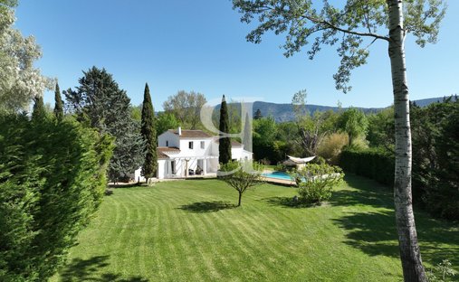 Villa in Nevons-route d'Apt, L'Isle-sur-la-Sorgue, France 1