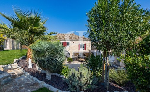 Country House in Centre Ville, Vedène, France 1