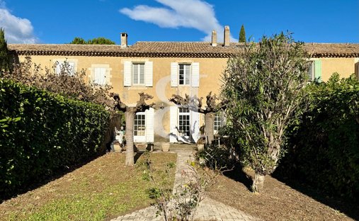 Country House in Saint-Rémy-de-Provence, Provence-Alpes-Côte d'Azur, France 1