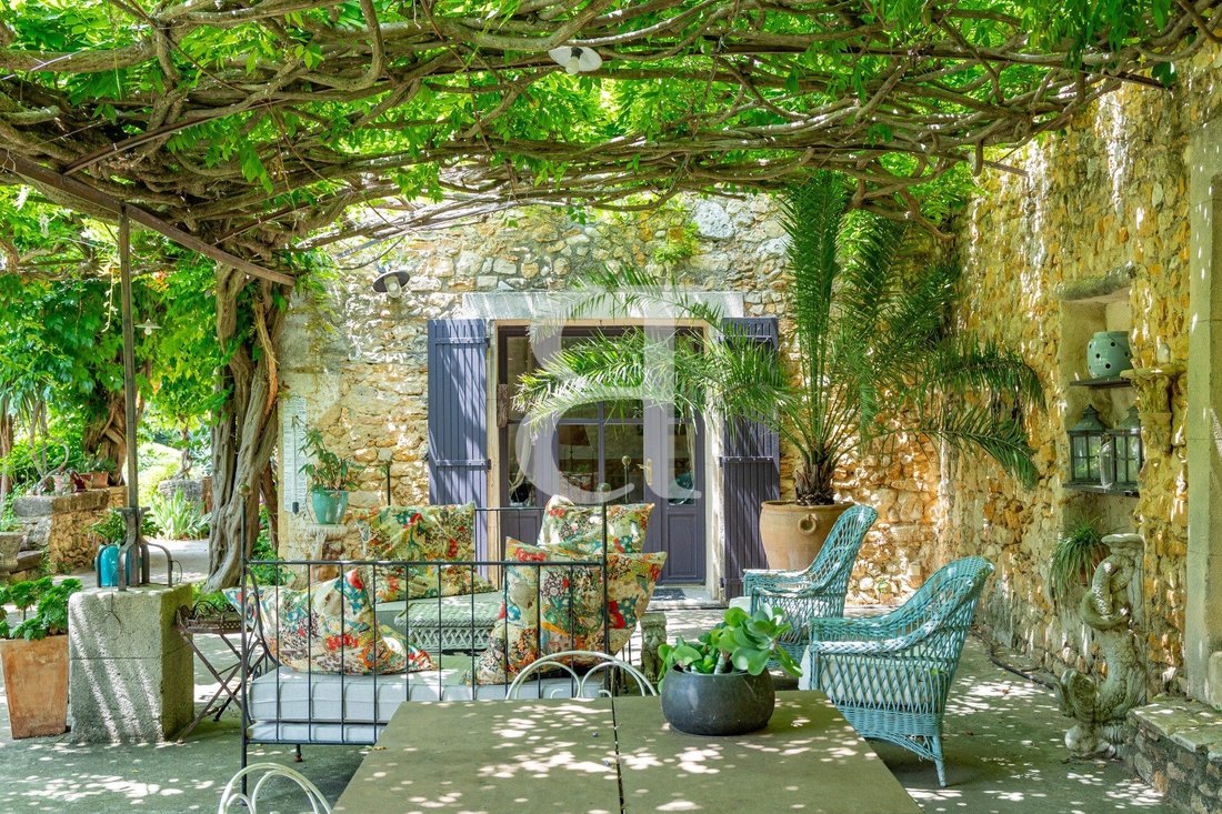Country House in Orange, Provence-Alpes-Côte d'Azur, France 4 - 16838208