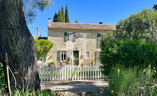 Country House in Saint-Etienne-du-Grès, Provence-Alpes-Côte d'Azur, France 1