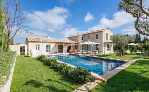Country House in Eygalières, Provence-Alpes-Côte d'Azur, France 1