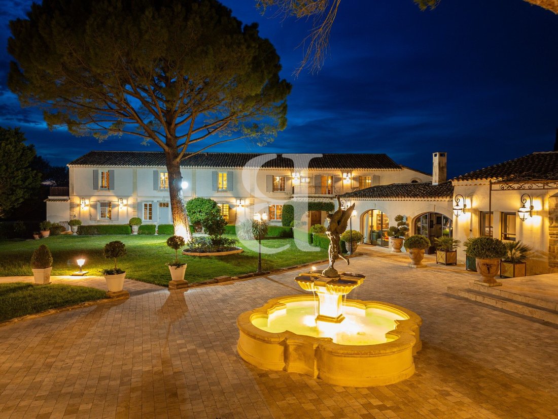 Country House in Arles, Provence-Alpes-Côte d'Azur, France 2 - 16838231