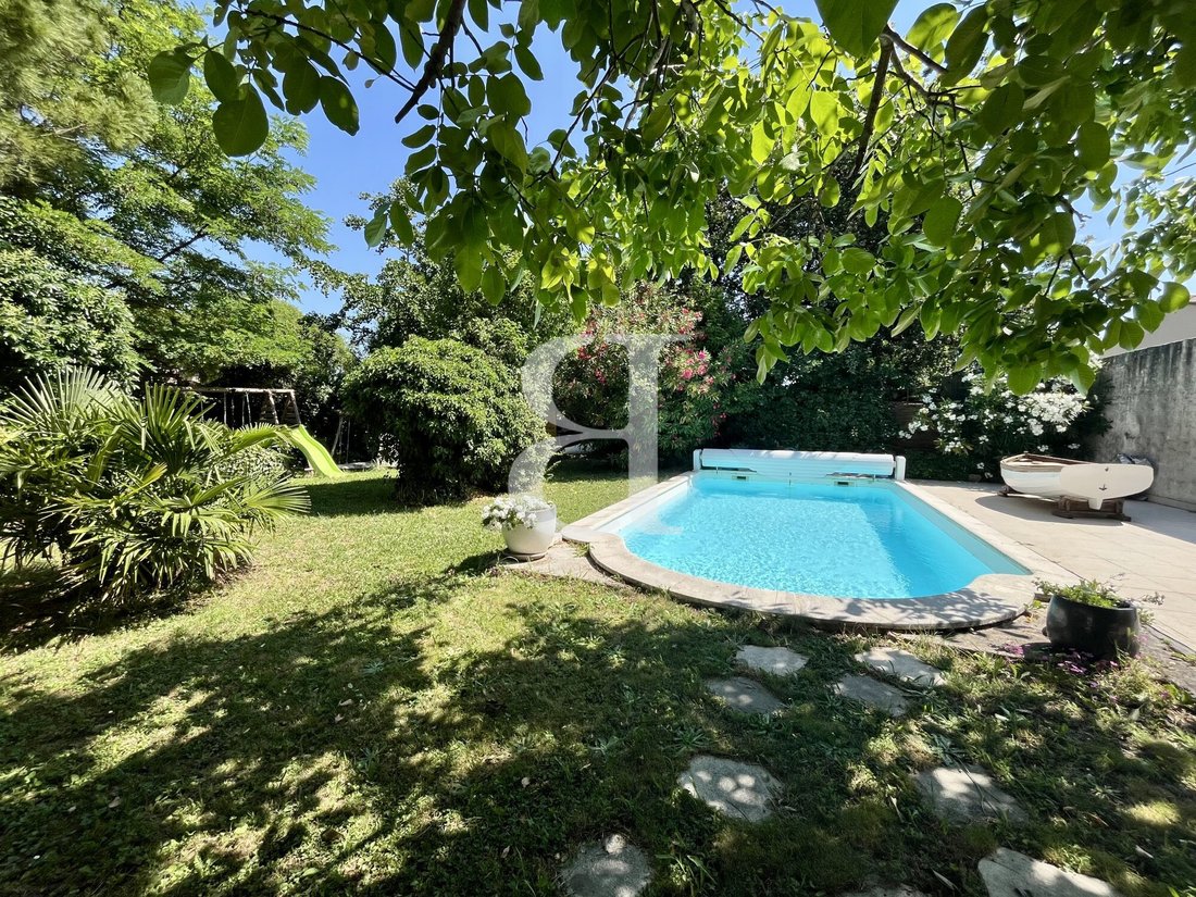 Country House in Noves, Provence-Alpes-Côte d'Azur, France 5 - 18390037
