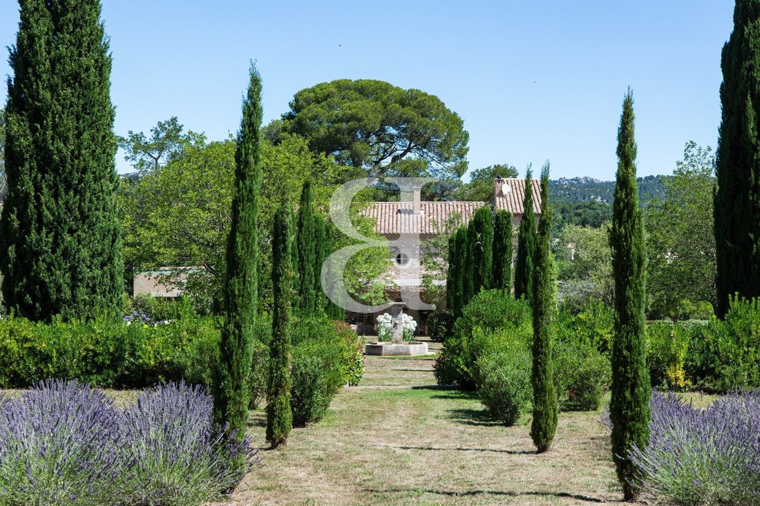 Country House in Paradou, Provence-Alpes-Côte d'Azur, France 1 - 16838270