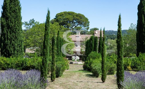 Country House in Paradou, Provence-Alpes-Côte d'Azur, France 1