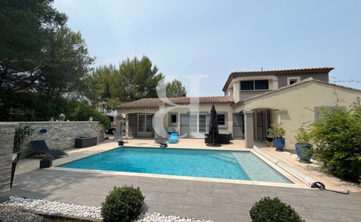 Villa in Secteur Nord, Pernes-les-Fontaines, France 1