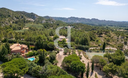 Villa in Les Baux-de-Provence, Provence-Alpes-Côte d'Azur, France 1