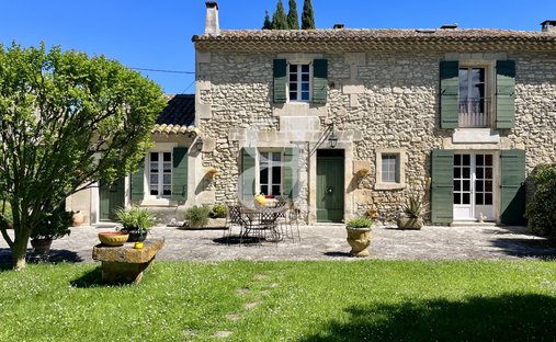 Casa di campagna a Saint-Étienne-du-Grès, Provenza-Alpi-Costa Azzurra, Francia 1