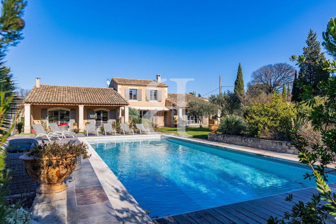 Villa in Saint-Rémy-de-Provence, Provence-Alpes-Côte d'Azur, France 1 - 17651475