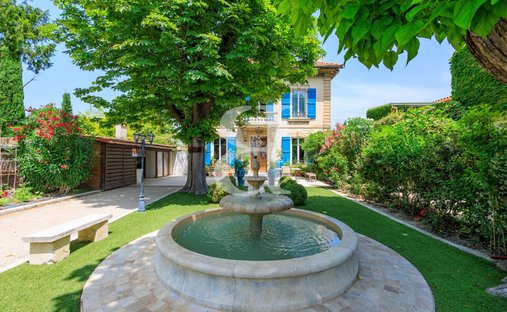Country House in Nevons-route d'Apt, L'Isle-sur-la-Sorgue, France 1