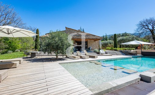 Country House in Ménerbes, Provence-Alpes-Côte d'Azur, France 1