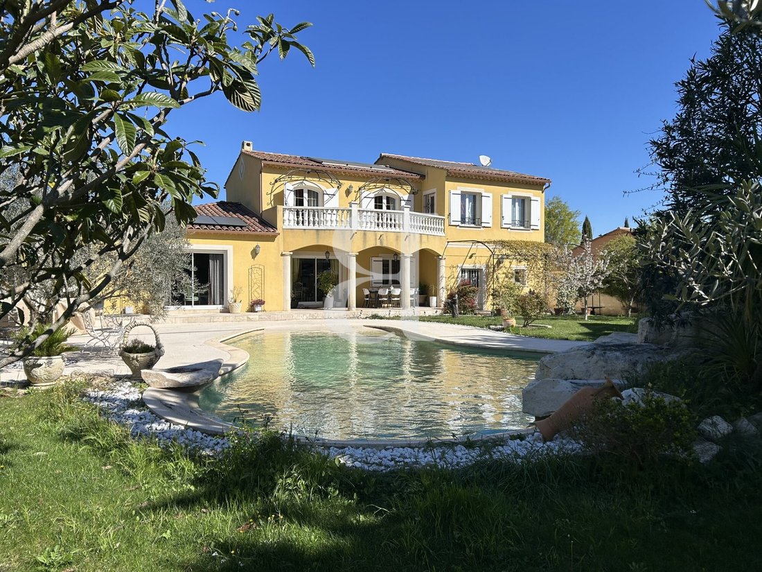 Villa in Centre Ville, Le Thor, France 1 - 17651417