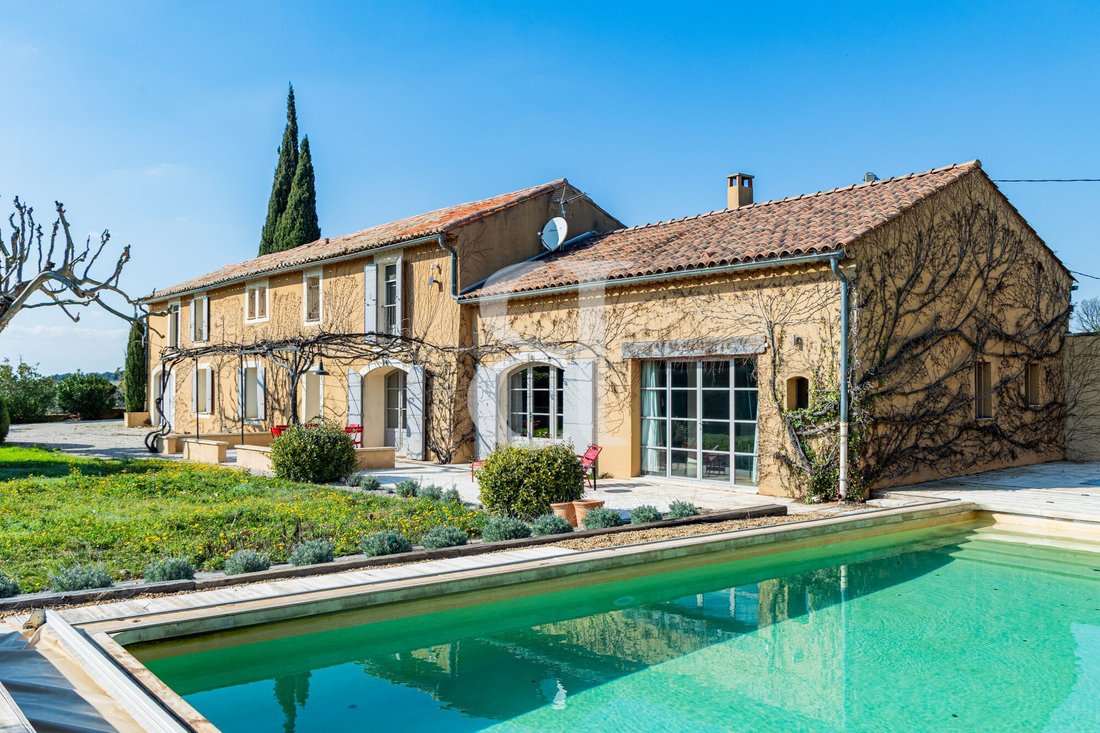 Country House in Violes, Provence-Alpes-Côte d'Azur, France 1 - 17378023
