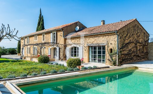 Country House in Violes, Provence-Alpes-Côte d'Azur, France 1