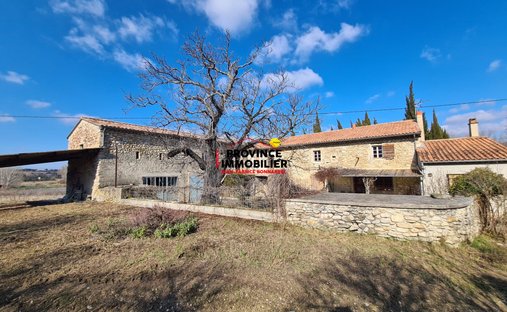 Farm Ranch in La Ville, Valreas, France 1