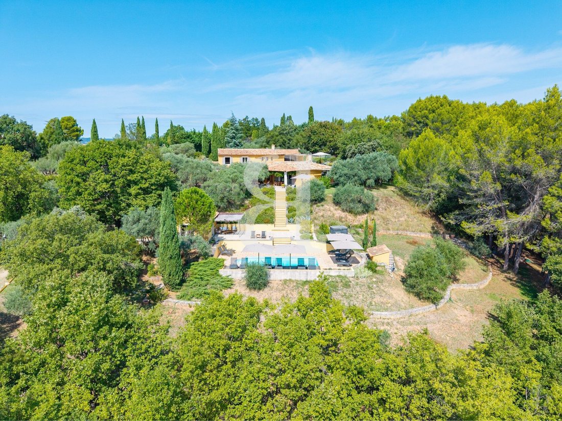 Villa in Roussillon, Provence-Alpes-Côte d'Azur, France 1 - 16838319