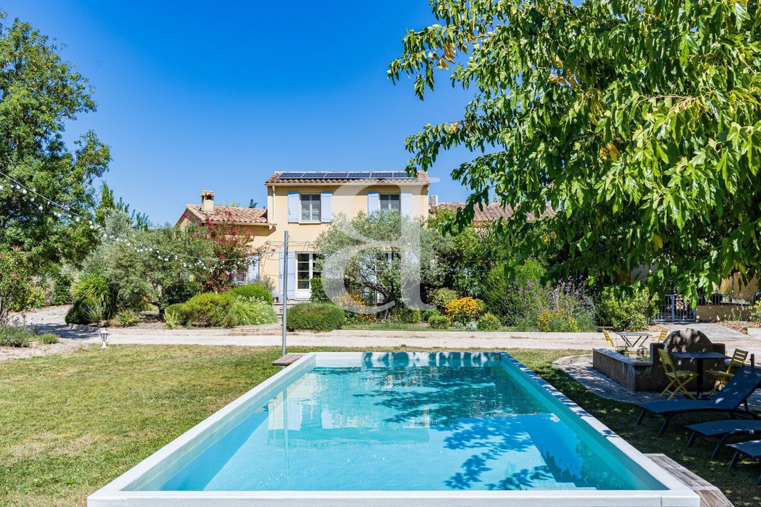Villa in Roaix, Provence-Alpes-Côte d'Azur, France 1 - 17456312