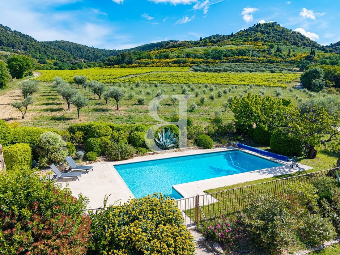 Country House in Merindol-les-Oliviers, Auvergne-Rhône-Alpes, France 4 - 17936555