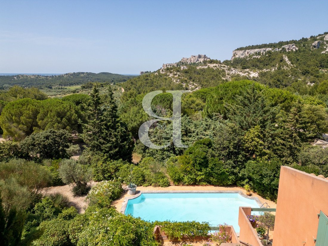 Villa in Les Baux-de-Provence, Provence-Alpes-Côte d'Azur, France 2 - 16838299