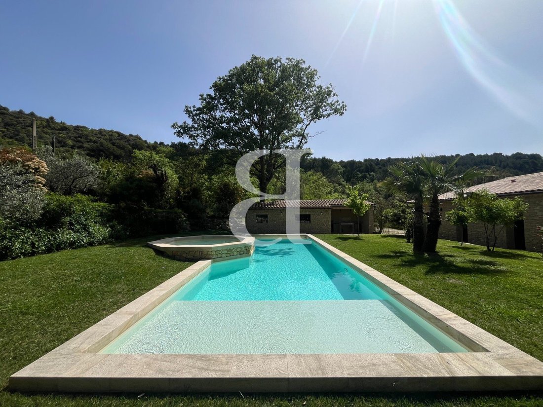 Villa in Saumane-de-Vaucluse, Provence-Alpes-Côte d'Azur, France 1 - 16838275