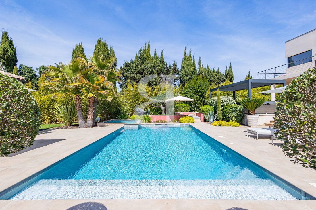 Villa in Aubignan, Provence-Alpes-Côte d'Azur, France 2 - 17689013