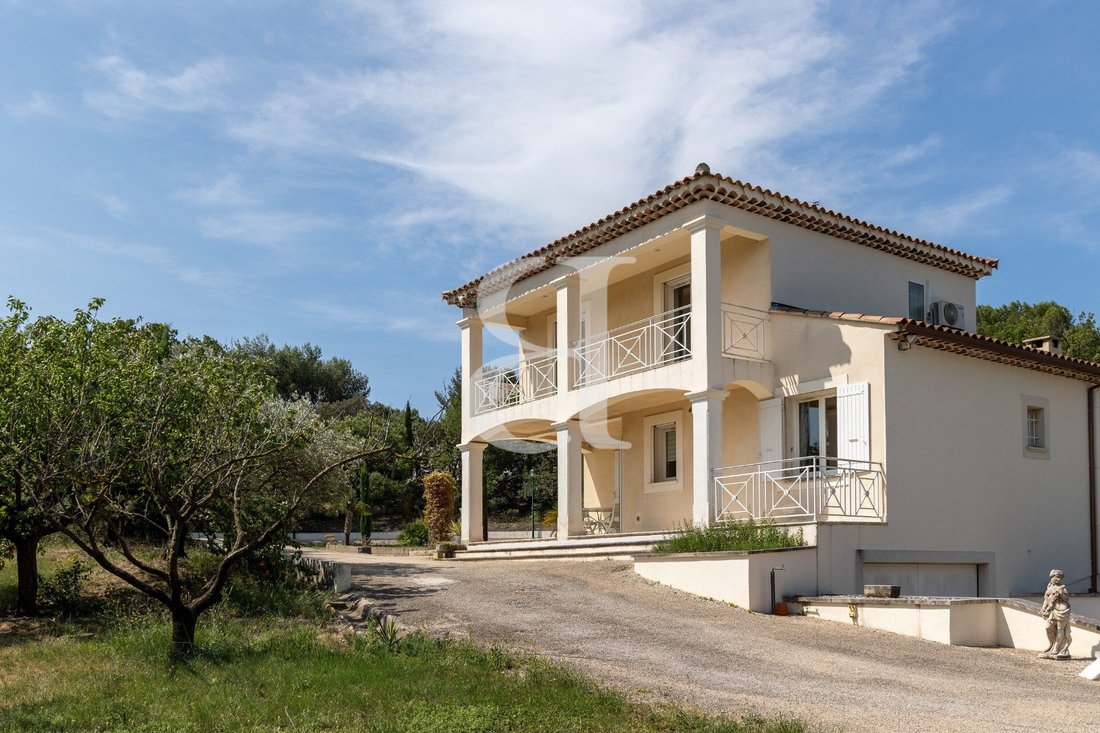 Villa in Eyragues, Provence-Alpes-Côte d'Azur, France 4 - 17815716