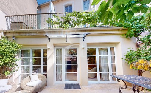 Country House in Nevons-route d'Apt, L'Isle-sur-la-Sorgue, France 1