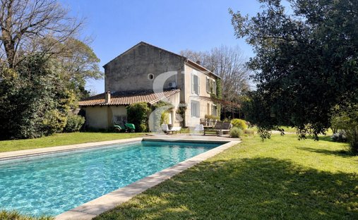 Country House in Châteaurenard, Provence-Alpes-Côte d'Azur, France 1