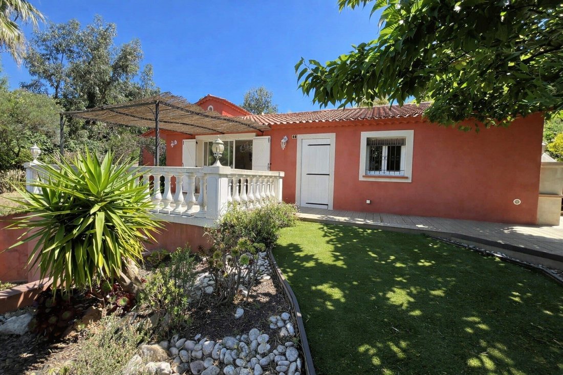 House in La Croix-Valmer, Provence-Alpes-Côte d'Azur, France 1 - 15702222