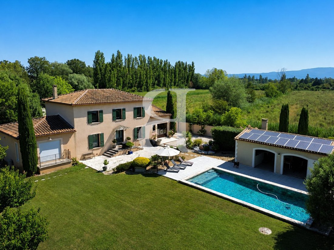Villa in Centre Ville, Le Thor, France 1 - 18390074
