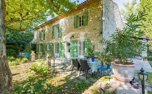 Country House in Plan-d'Orgon, Provence-Alpes-Côte d'Azur, France 1