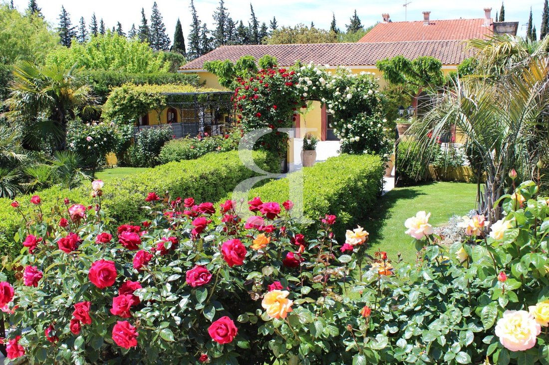 Villa in Zone Rurale Sud, Carpentras, France 4 - 16838233
