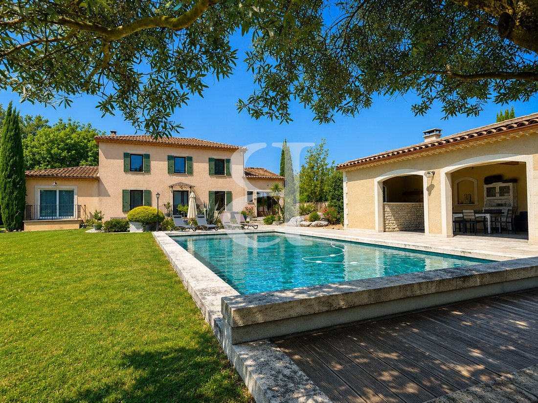 Villa in Centre Ville, Le Thor, France 2 - 18390074