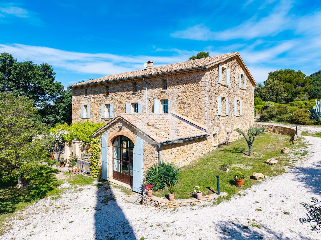 Country House in Merindol-les-Oliviers, Auvergne-Rhône-Alpes, France 3 - 17936555