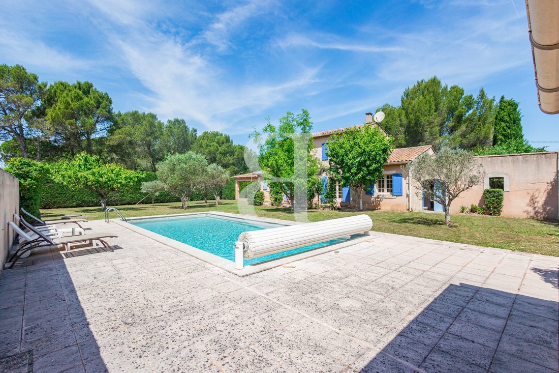 Villa in Saint-Rémy-de-Provence, Provence-Alpes-Côte d'Azur, France 1 - 16838228