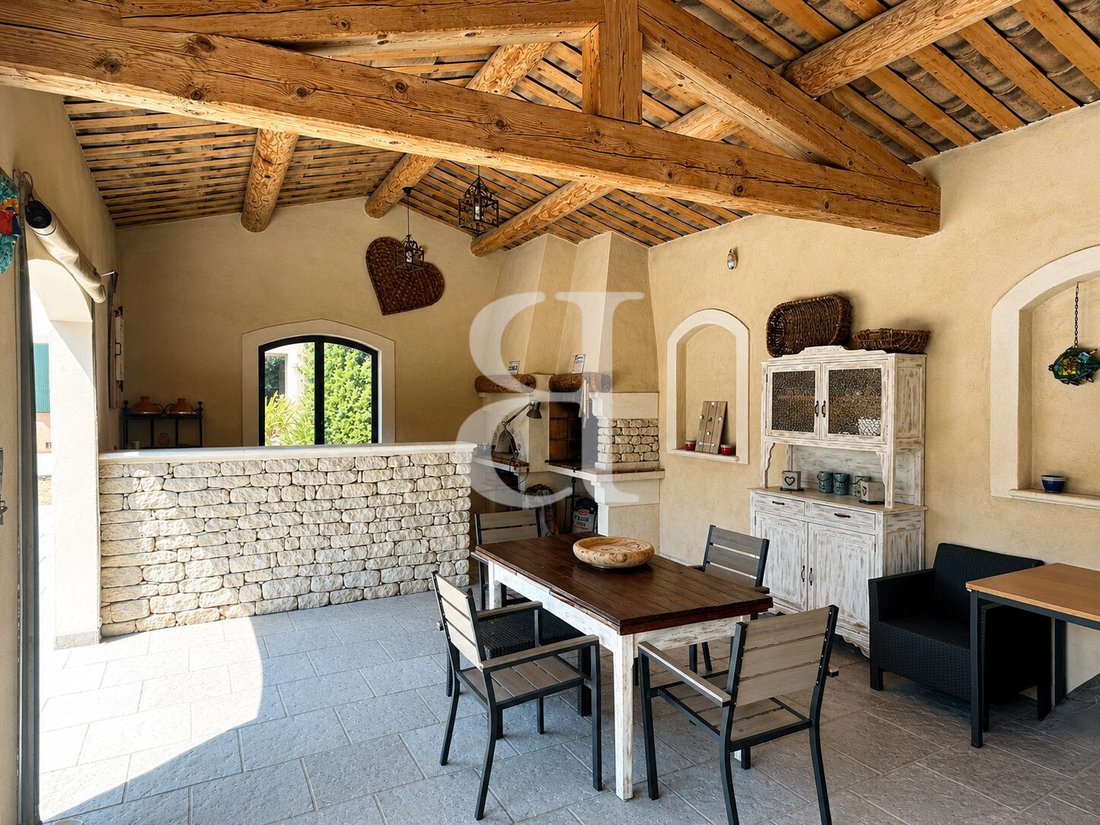 Villa in Centre Ville, Le Thor, France 4 - 18390074