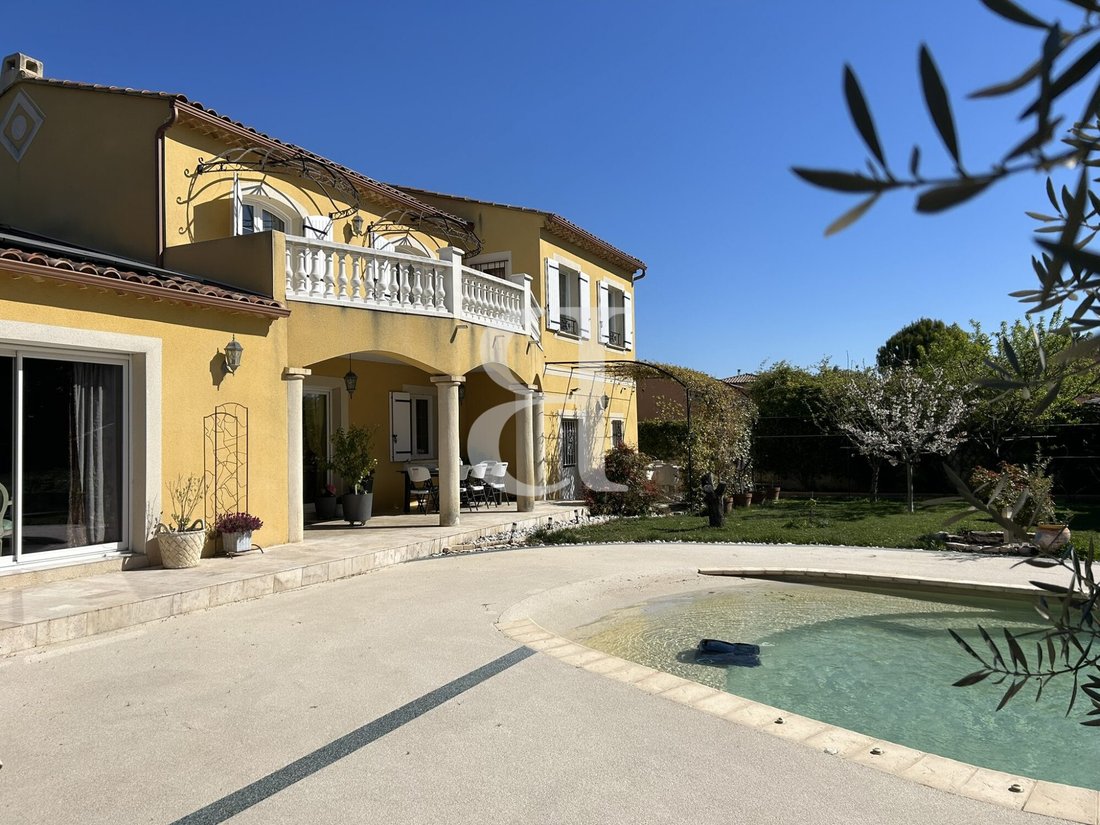 Villa in Centre Ville, Le Thor, France 2 - 17651417