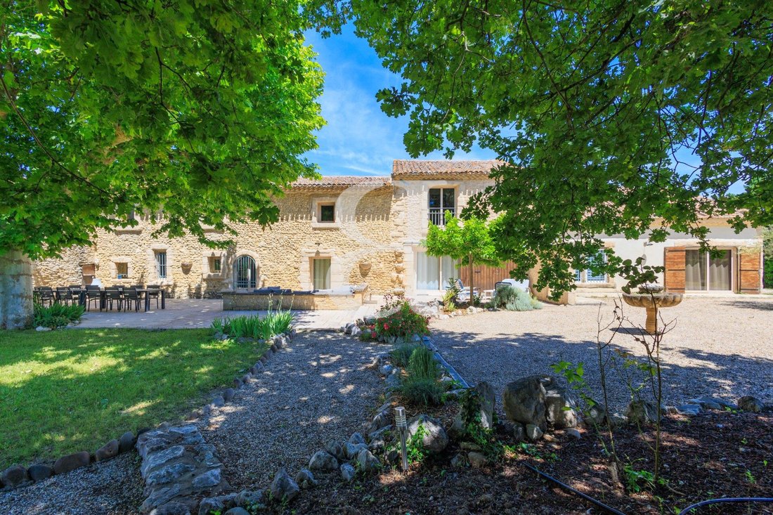 Country House in Centre Ville, Le Thor, France 4 - 16838254