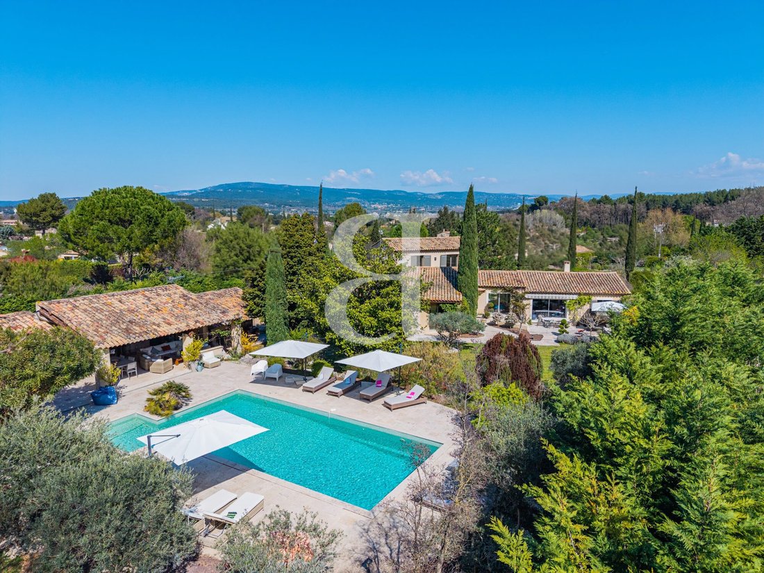 Villa in Maubec, Provence-Alpes-Côte d'Azur, France 1 - 17460802