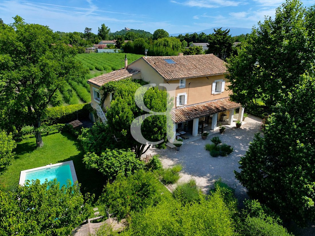 Country House in Centre Ville, Le Thor, France 1 - 18390085