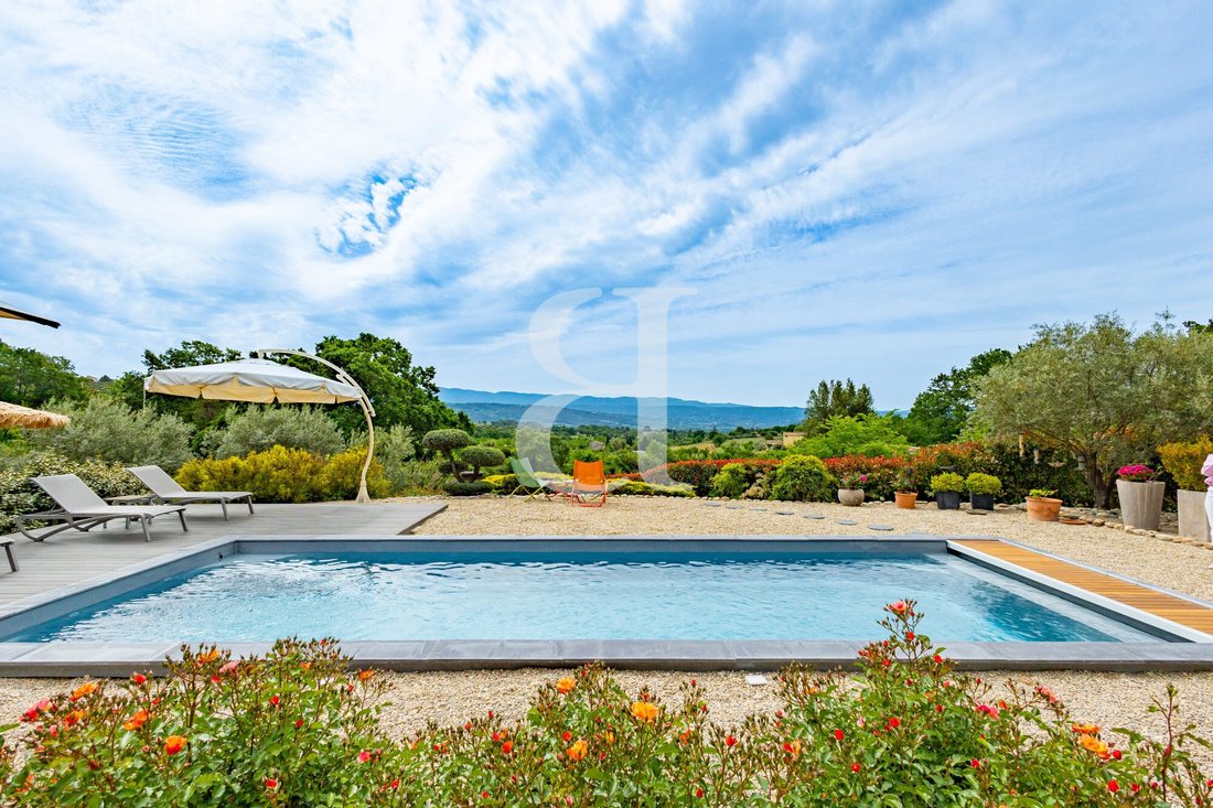 Villa in Saint-Saturnin-lès-Apt, Provence-Alpes-Côte d'Azur, France 2 - 17841033