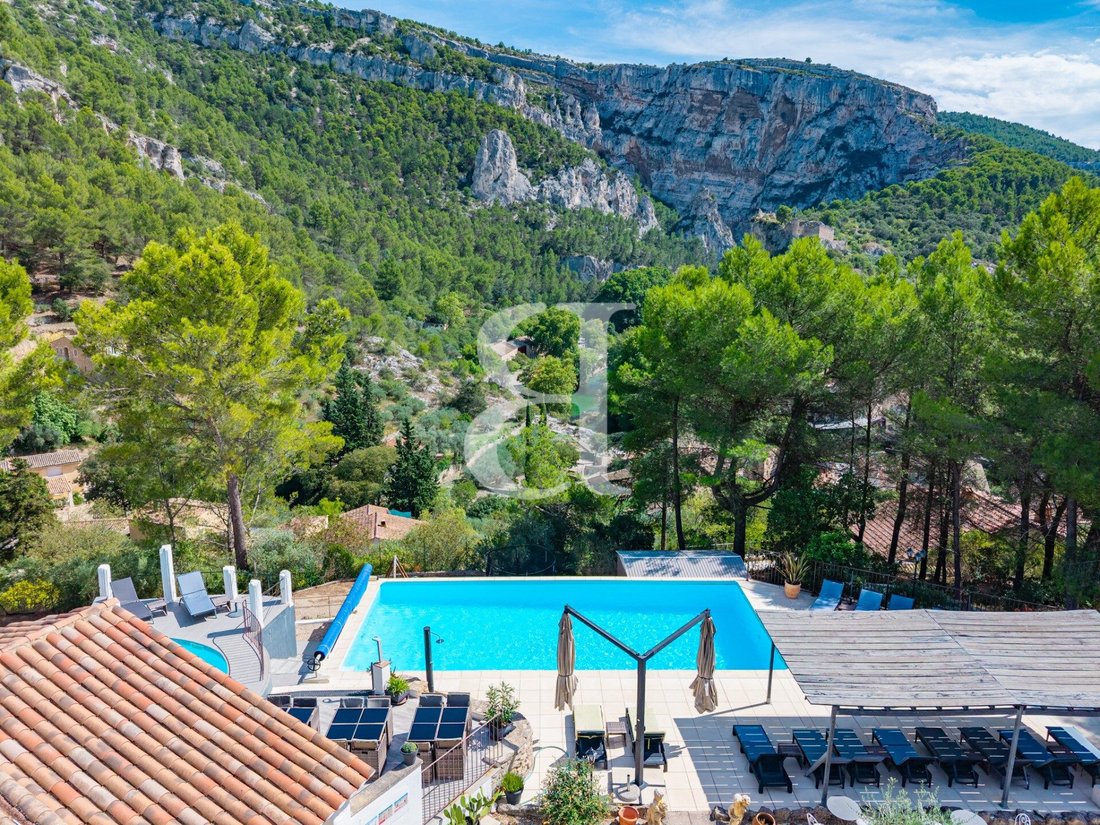 Villa in Fontaine-de-Vaucluse, Provence-Alpes-Côte d'Azur, France 2 - 16838140