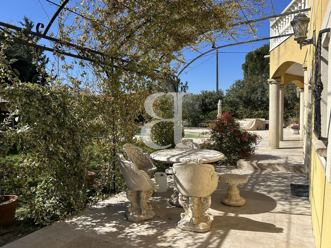 Villa in Centre Ville, Le Thor, France 4 - 17651417